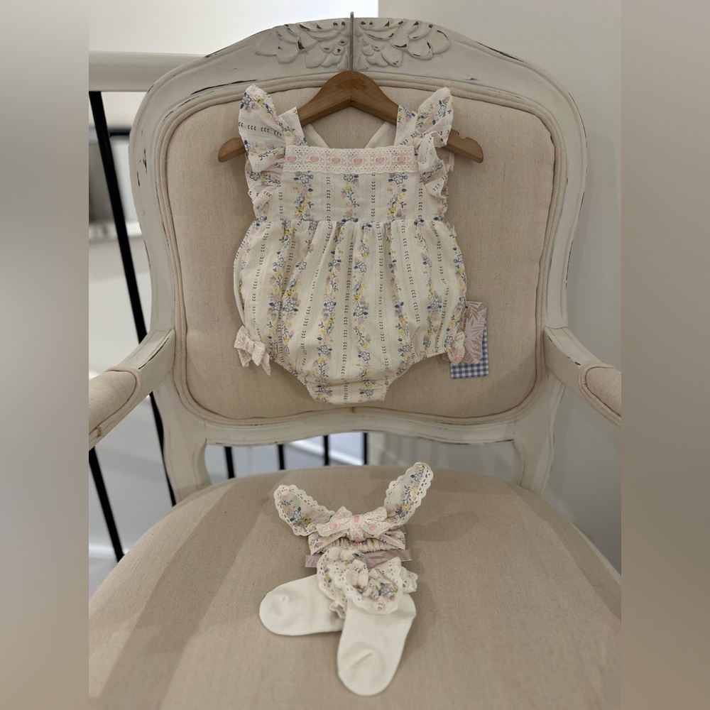 🤍 3~6 Mth Ruffle Floral Bow Baby Romper Outfit with Bunny Headband & Socks NWT